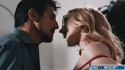 Romantisks sekss ar izlaidīgu blondīni